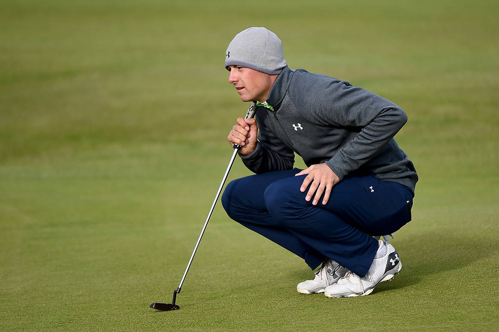 Jordan Spieth lines up a putt at St Andrews in 2015